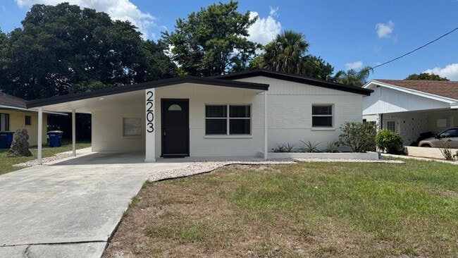 Building Photo - 2203 Ave Q