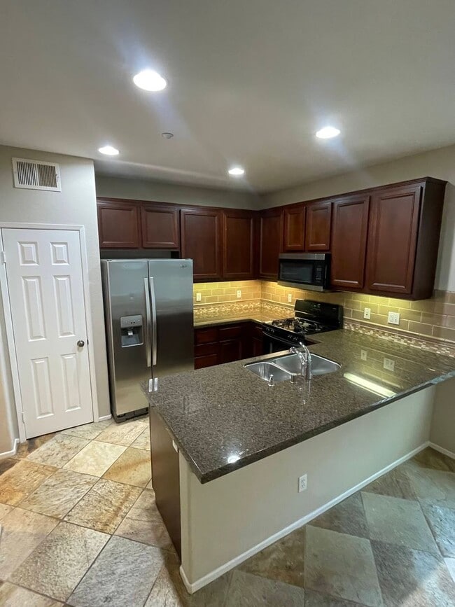 Photo - Beautiful Three Story Townhome In San Elijo Hills