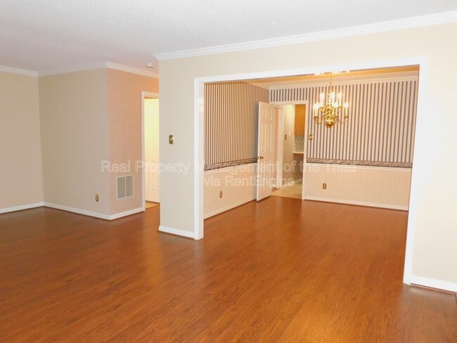 Photo - 2418 Cottage Pl