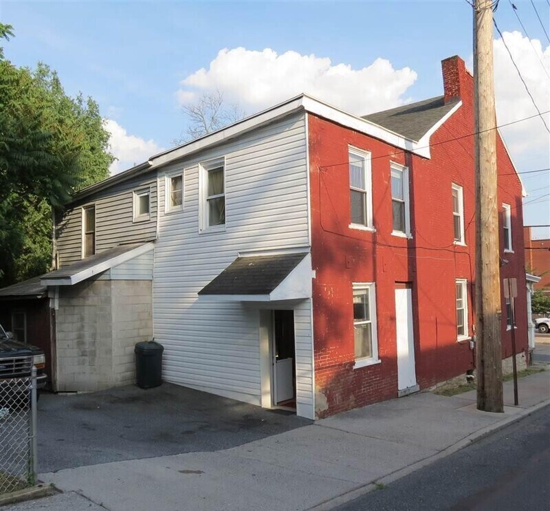 Photo - 781 Maple St House