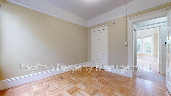 Photo - 1112 Lake St
