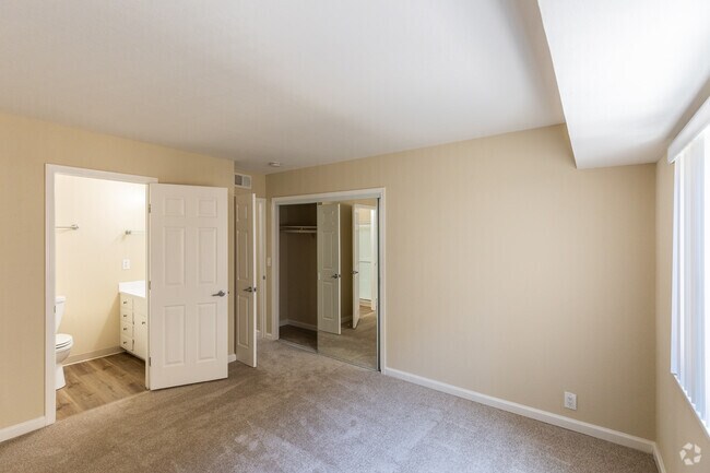 2BR, 2BA - 2nd Bedroom