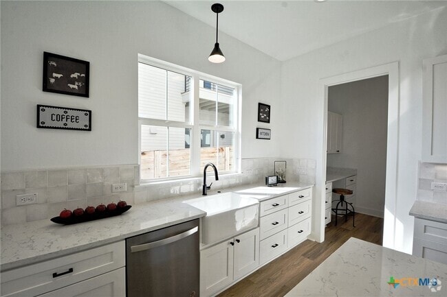 Building Photo - 409 Constance Dr Rental
