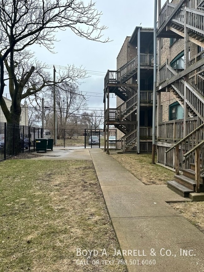 Building Photo - 212 E 57th St Unit 098 212-2