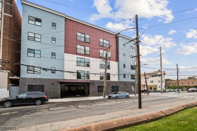 Photo - 180 Carroll St