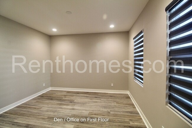 Photo - 4326 Star Path Way