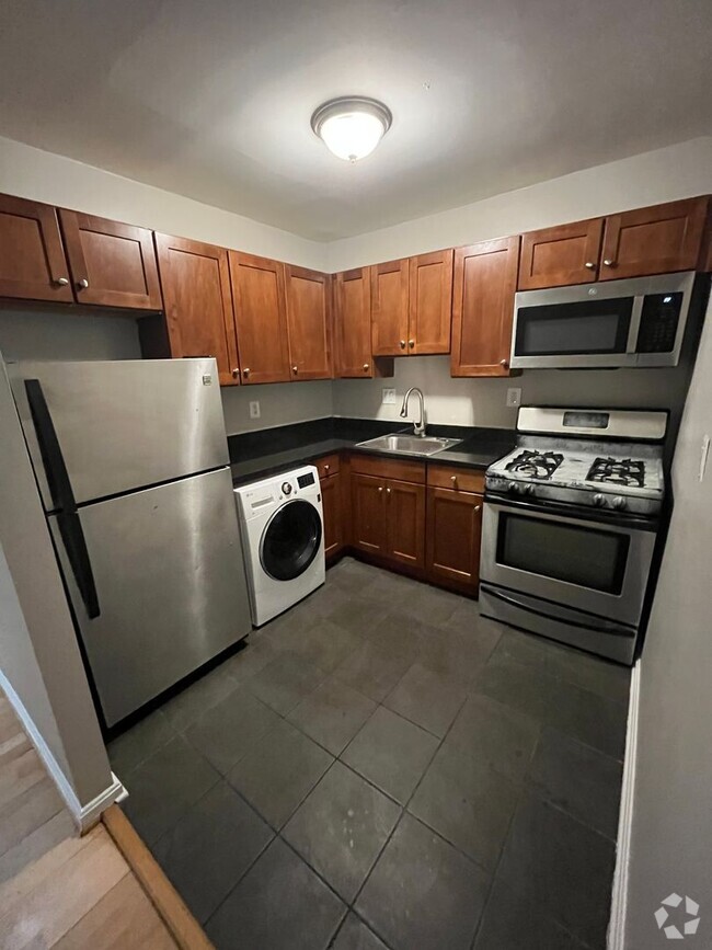 Building Photo - NEWLY AVAILABLE - RENOVATED 2 BR Unit 201 Rental