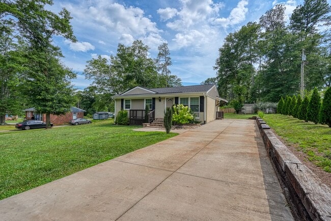 Photo - 311 Pioneer Pl