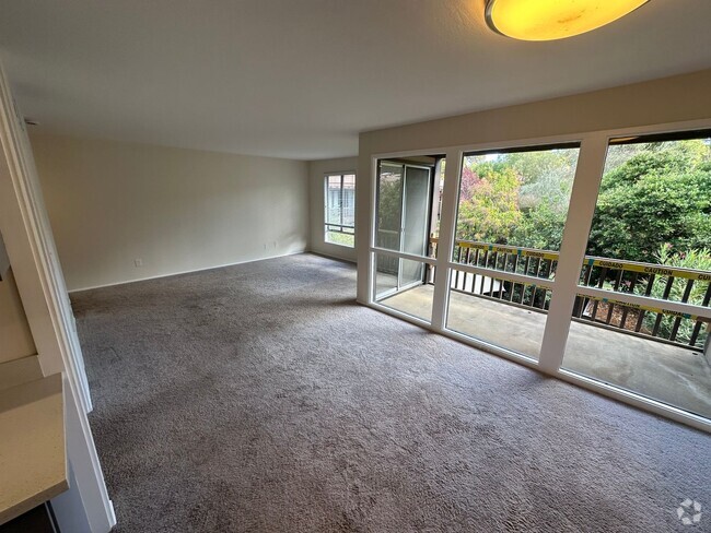 Building Photo - Beautifully Updated 2-Bedroom Unit with On... Rental