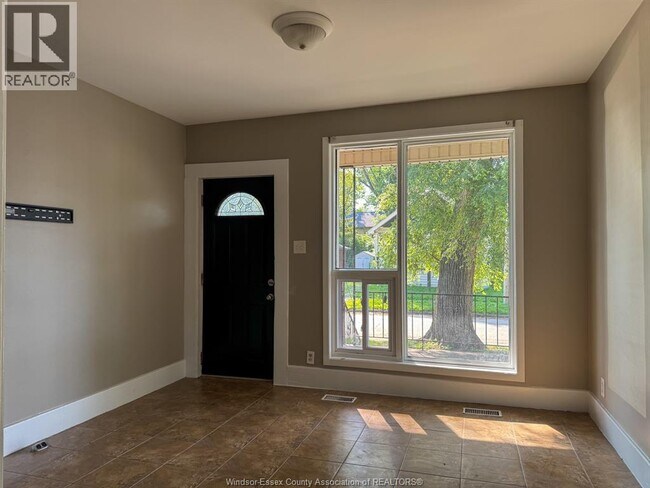 Photo - 3458 Harris St