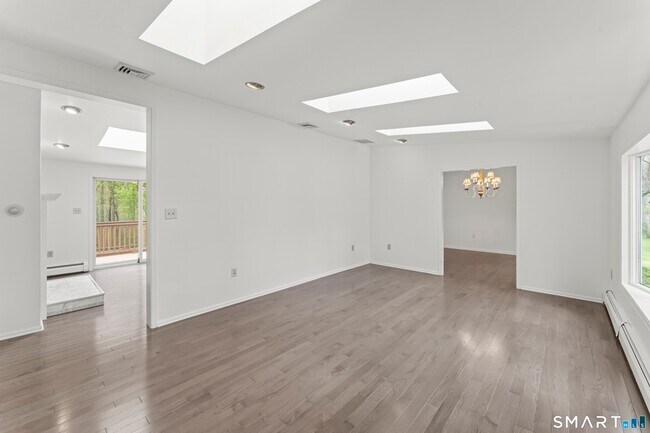 Photo - 89 Cranbury Dr