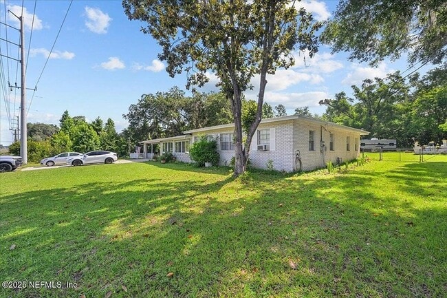 Photo - 460 S US Highway 17