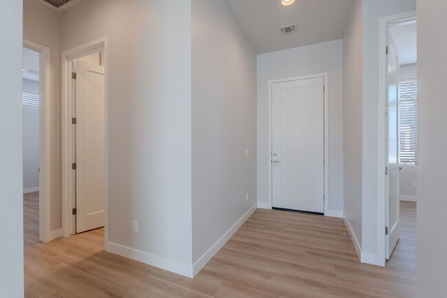 Building Photo - Downtown Cave Creek Patio Homes! Unit 3