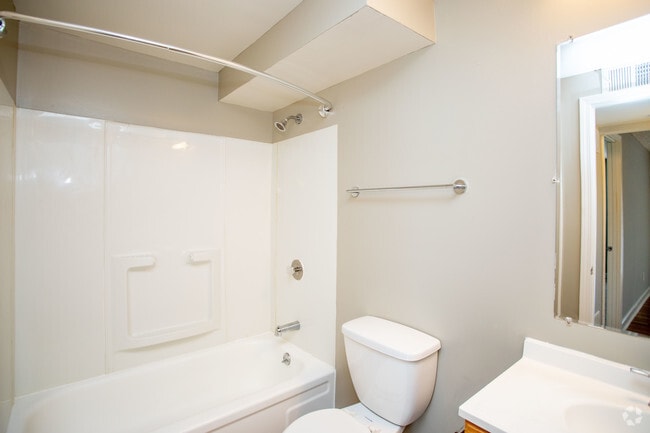 1BR, 1BA - 642 SF