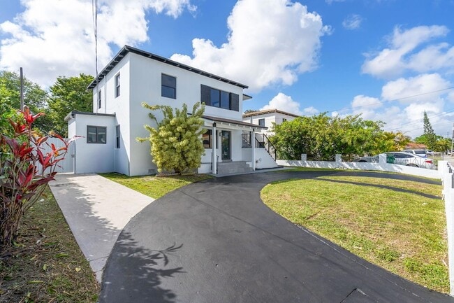 Photo - 130 SW 31st Ct