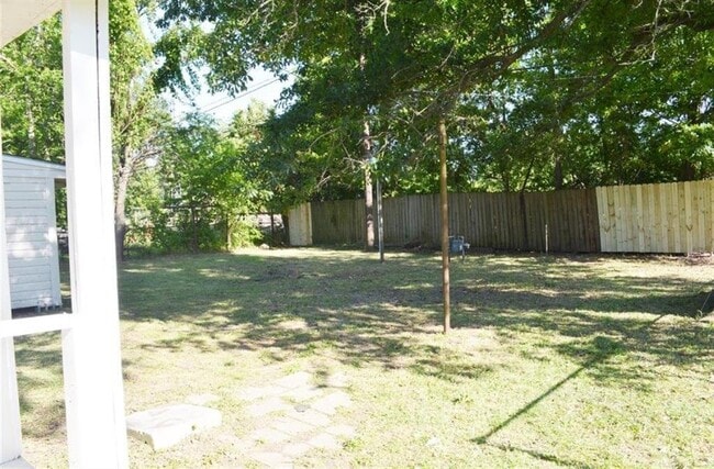 Photo - 2514 Lynnfield St