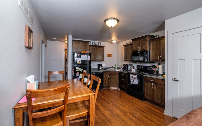 Photo - 174 NE 49th St