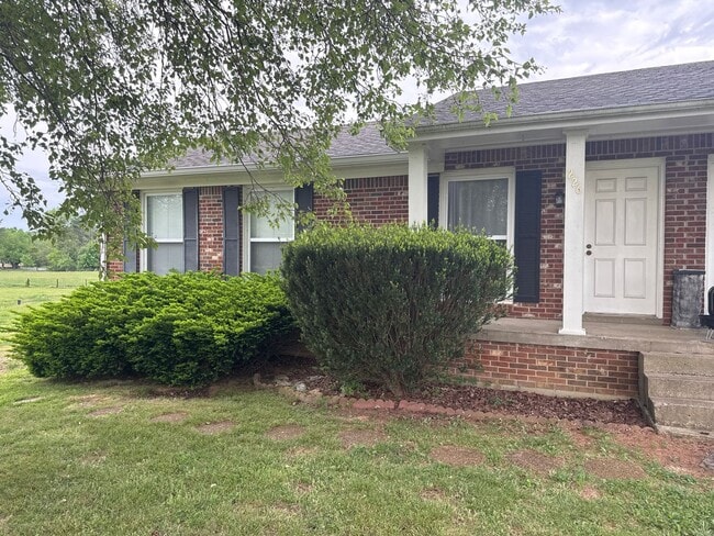 Photo - Spacious 3 Bed / 2 Bath Duplex in Lebanon – Comfortable Living with Convenient Location