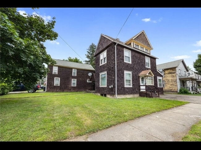 Photo - 32 W William St