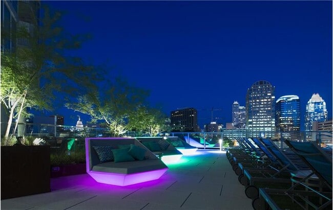 Building Photo - 617 W 7th St Unit B3-61