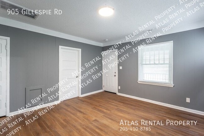 Photo - 905 Gillespie Rd