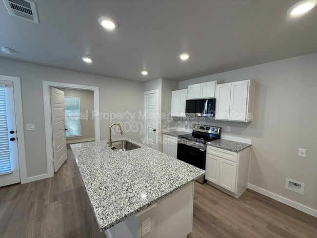 Photo - 8328 24th St