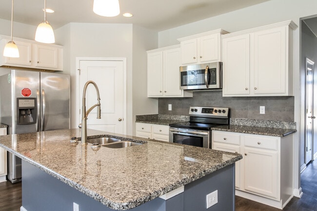 Photo - 534 Hay Hill Ln