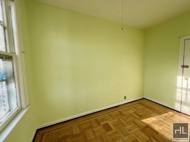 Photo - 3.5BR 2BA Massive Townhouse w/ Sunroom & Optional Private Parking In Maspeth Unit 2