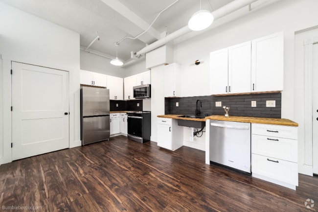 Building Photo - 7 S Howard St Rental