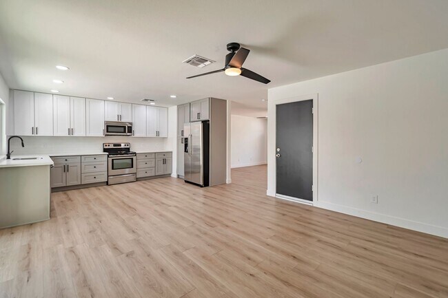 Photo - 3 Bedroom 2 Bath with Pool!