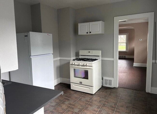 Photo - 9501 Rosewood Ave