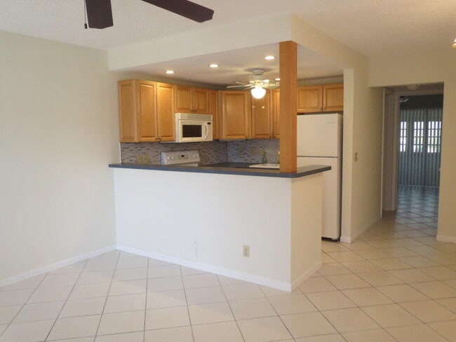 Building Photo - 30 Salisbury B Rental
