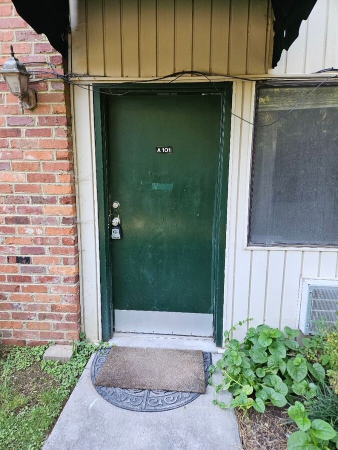 Photo - 2718 Painter Ave SW