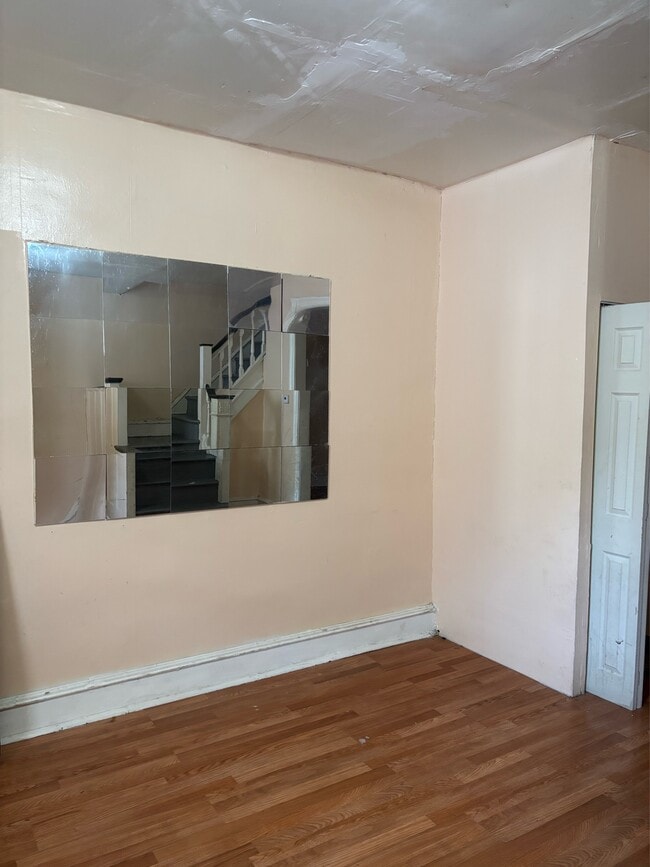 Photo - 5617 Carpenter St