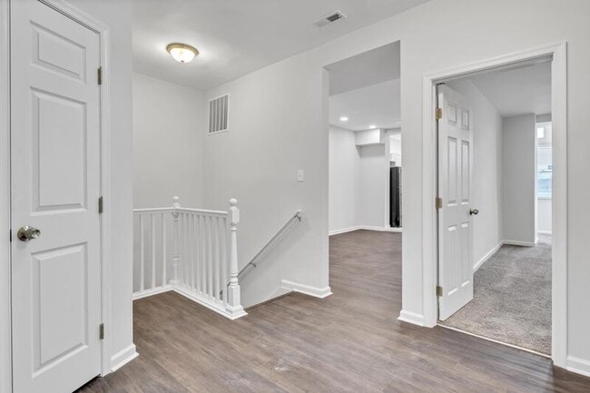 Photo - 810 Brooks Ln