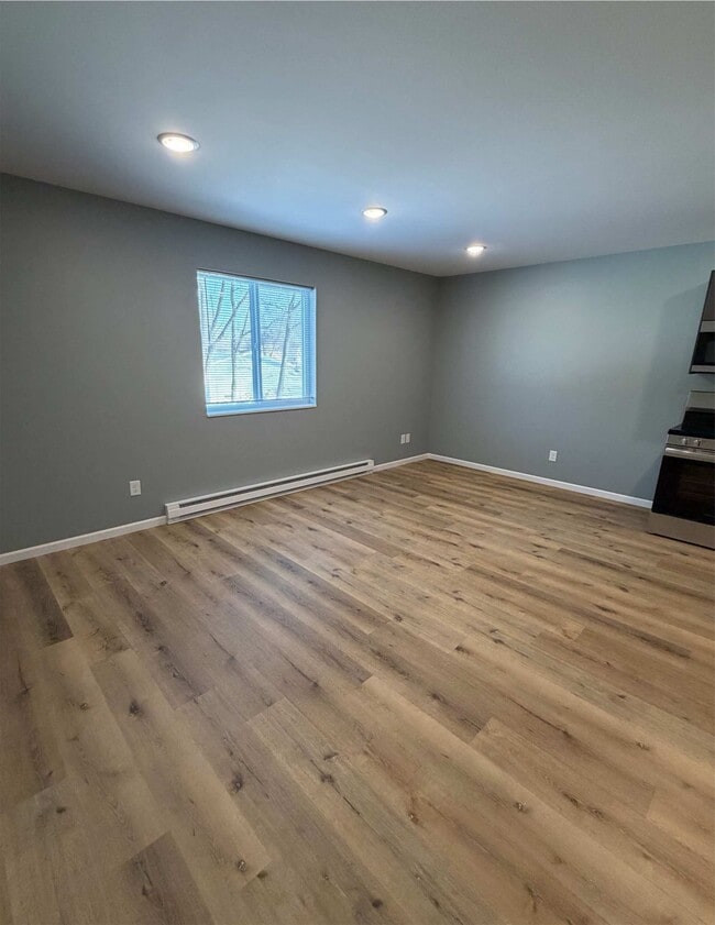 Photo - 415 9th St NE