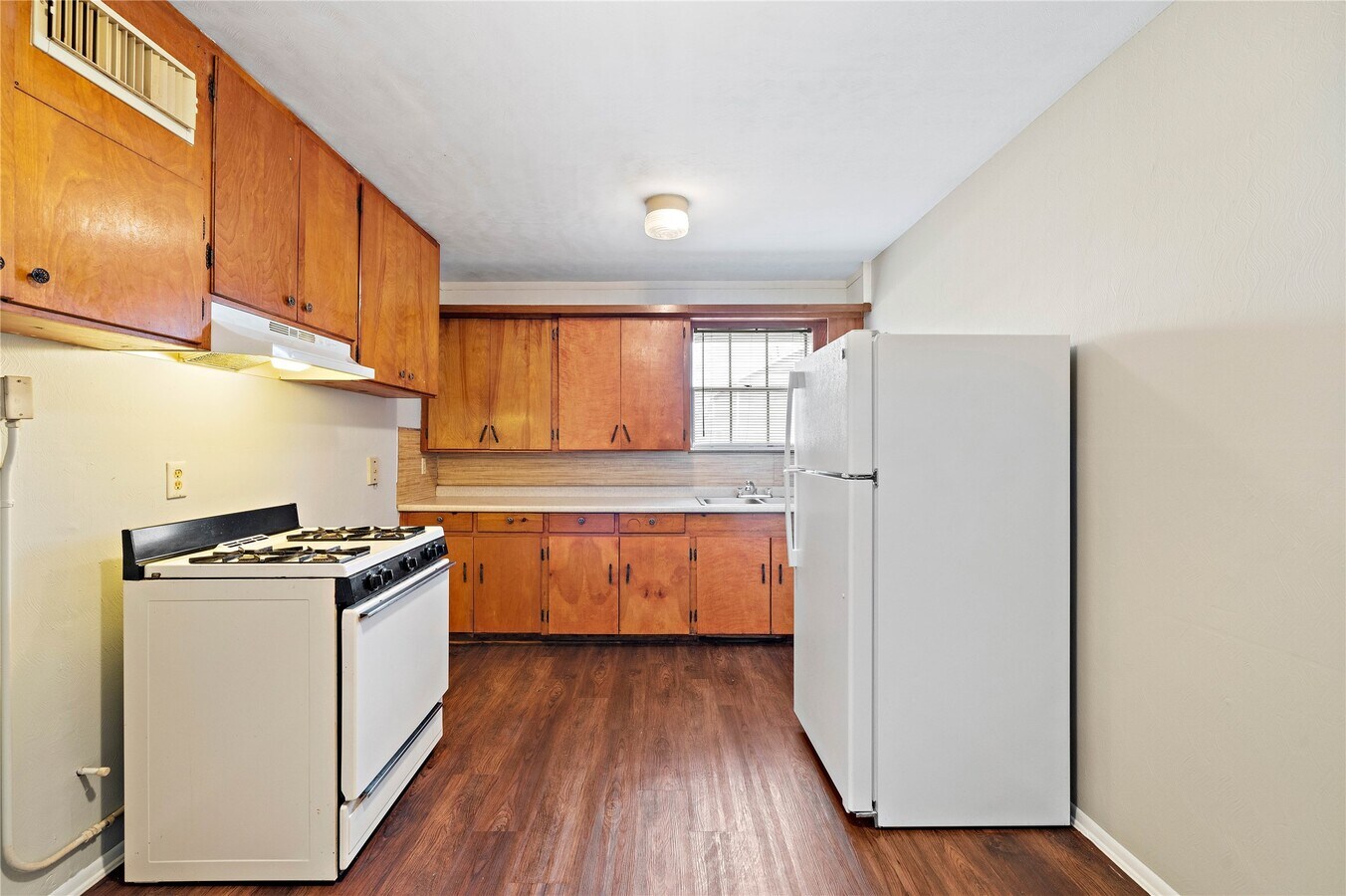 Photo - 2729 Main St