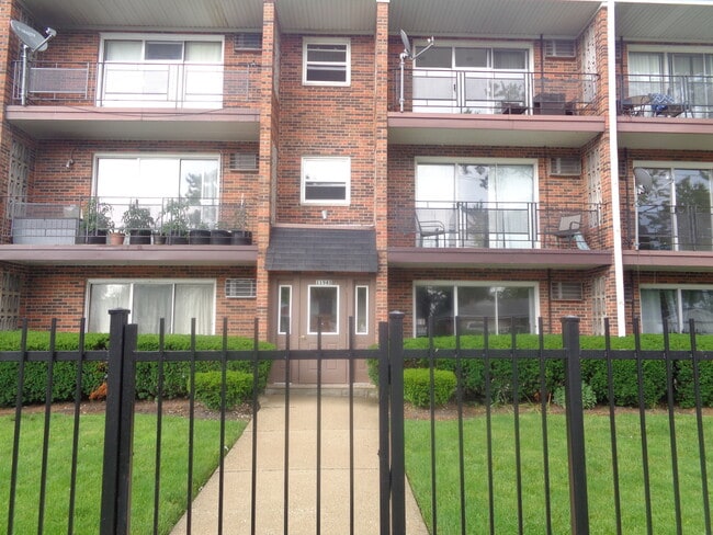 Building Photo - 11945 S Hamlin Ave Unit 1B