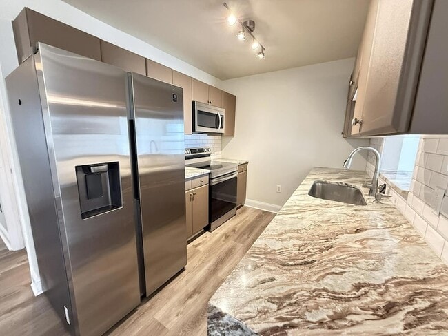 Photo - 565 Wingspan Way