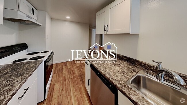Building Photo - Inviting 2-bedroom 4-plex near Pritchard I... Unit 8332 Rental
