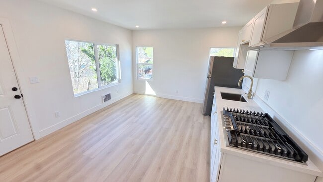 Photo - 1731 Magazine St