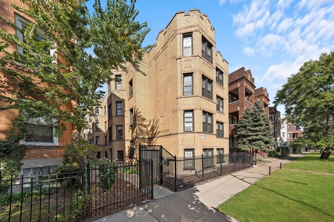 Photo - 6124 S Ingleside Ave Unit 1w