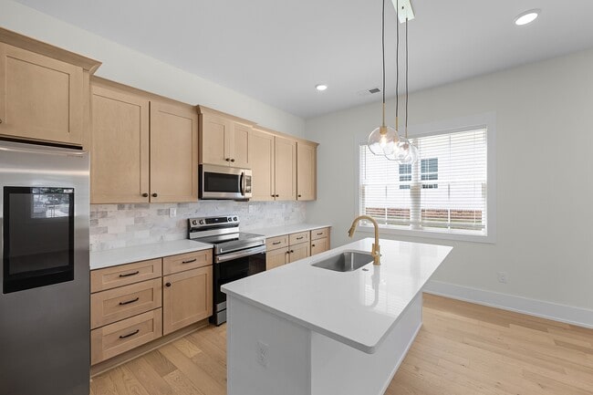 Photo - 136 McCowat St