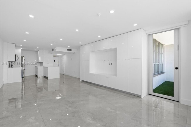 Photo - 4101 Pine Tree Dr Unit 828