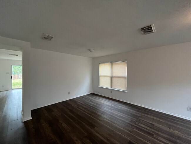 Photo - 8419 Manderly Pl