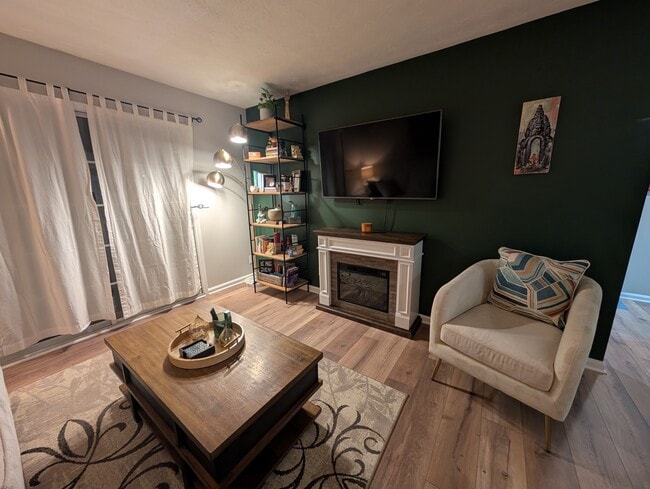 Building Photo - 3140 7 Pines Ct NW Unit 302