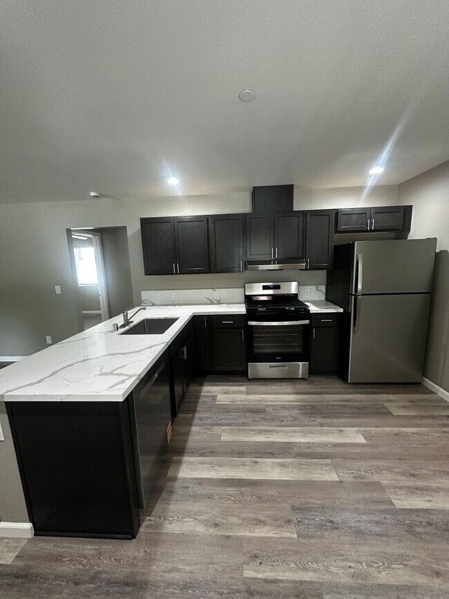 2110 Iroquois Ave Unit 3