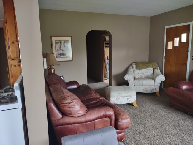 viene semi amueblado - 18945 195th Ave