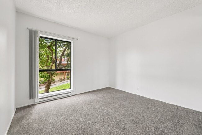 Lakewood Apartments At Lake Merced