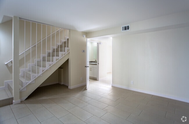 2BR, 1.5 BA-1000 SF